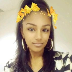 Meet your Posher, Angelia